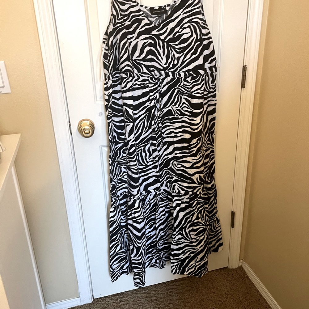 Jones New York zebra Linen dress in size XL.  A maxi dress in Zebra print.
